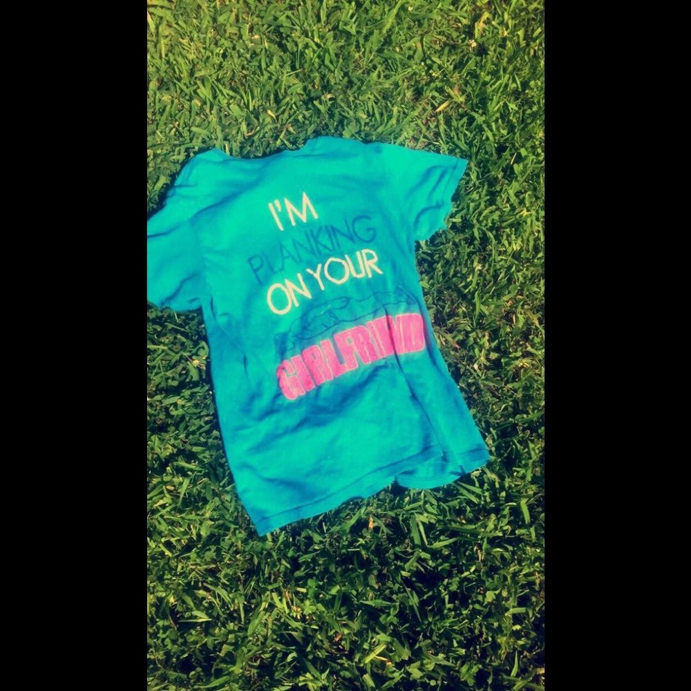 Men’s “ I’m planking on your girlfriend” shirt 👕